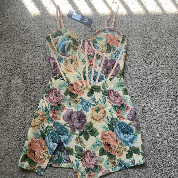Fashion Nova Dresses & Skirts - Strappy floral mini dress - Small